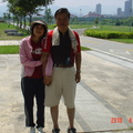 女兒與老爸騎自行車到古亭河濱公園
