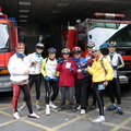 99年1月1日元日節,台中樂活自行車隊,在台中縣大安鄉,大安消防隊和照,我個人很喜歡消防車,穿紅色外套的人是我喔!