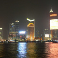 黃浦江上遊船照上海