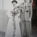 爸媽49年前的時尚結婚照