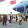 馬總統與貝里斯總理一同接受軍禮歡迎
