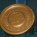 Metro Disneyland station 迪士尼站上的金色標誌