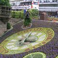 Floral Clock 
由千朵以上的花卉所做成的花鐘,也是世界最古老的花鐘, 上面是布榖鳥屋,每小時報時一次, 上面即為愛丁堡最熱鬧的街道, Princes Street.