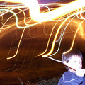 小非的照片07   拿著樹枝當劍耍   拔拔說可以拍出不一樣的效果