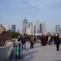 對台灣的遊客言，這幾天上海真的很冷，但今天（2008/12/07）相對暖和，趁有太陽的下午到外灘逛逛，感受那上海味！繁榮與人潮！