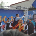 馬英九主席981114在新竹縣新豐鄉鳯蓮宮，授黨旗給中國國民黨提名的縣長、鄉長、縣議員候選人，並站台助選。