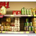 捷克市區-超市裡滿櫃的啤酒