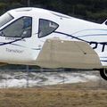 離地飛行的飛天車「Terrafugia變形車」已獲准可合法在公路上行駛與空中飛行。新車明年上市，售價預估約台幣630萬元。（取材自Terrafugia公司網站）