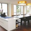 偌大空間的開放式廚房，是一家人用餐聊天的所在，黃世潭視為家中最珍貴的角落。
