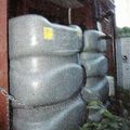 大澤的家用兩噸大的桶子收集雨水再利用，沖廁、澆灌之外，還可補注地下水。記者潘俊宏／日本攝影