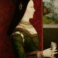瑪利亞為勃艮地大公查理的獨生女，她的丈夫馬西米連一世因戰爭擊退法國，保有低地國最大的領土，但瑪利亞後因狩獵意外於1482年不幸身亡。
她頭戴著黑寧，一種晚期哥德時期勃艮地式的女高帽，飾有整片垂掛的透明頭紗，身著石榴花紋編織的義大利錦緞女裝。