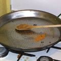 烹煮西班牙大鍋飯的鍋 Paella