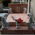 跑馬地天主教聖彌額爾墳場内林黛的墳墓