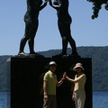 【乙女の像】是1953年為了紀念十和田湖國家公園15 週年而立的雕像。此為詩人雕刻家高村光太郎最後的作品，他是以其愛妻智惠子夫人為模特兒塑造的