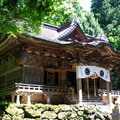 十和田神社 是在西元807年由坂上田村麻呂所建，殿內的主祭神為日本武尊，此地自鎌倉時代以來就是出家人山野修行的地方