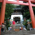 瑞心門為江島神社的神門，是以龍宮城為造型的建築物，其兩側繪有鮮豔色彩的唐獅子畫及天井的牡丹畫