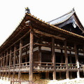 「千疊閣」雄倨於嚴島神社東北方高地上，原先是受豐臣秀吉之命，於1587年所起建的桃山式建築，但工程尚未完成豐臣秀吉就死了
