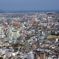除了松山市景外，天氣良好時還可見瀬戸内海上的浮島、以及日本一細長的半島「佐田岬」
