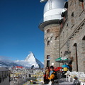 庫爾姆酒店(Kulmhotel Gornergrat)有個露天咖啡座，如果不趕時間，不妨點一杯溫熱的咖啡，好整以暇的坐下來與Matterhorn(馬特洪峰)來一場無言的對話
