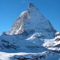由Trockener Steg(2939m)看到Matterhorn(馬特洪峰)的東南菱，這個角度有一點呈現等腰三角形