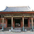 屋島寺本堂、使用鎌倉時代前身堂的部份建材於1618年所再建，堂內本尊千手観音座像(高94cm)為平安時代中期的作品，現在被指定為國之重要文化財
