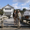 倉敷館前有座中橋，與倉敷考古館隔岸對立