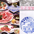 清流荘是「日本秘湯を守る会」的會員，主要供應自家栽培的山豬、鹿、雉雞以及野菜等山珍食材，再搭配上仁田的名物葱、蒟蒻來調製料理
