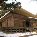 常行堂是1732年由仙台藩主伊達吉村為武運長久祈願而再建的。須弥壇中央為本尊・阿弥陀如来、両側有四菩薩，奧殿安置的毛越寺守護神「摩多羅神」、據說是每33年才公開一次的秘佛
