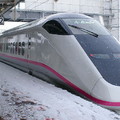 「こまち号」行駛於盛岡～秋田間的秋田新幹線鐵道