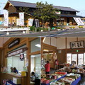 ASO田園空間博物館是道の駅(公路休息站)，就在阿蘇駅的左前方入口處，裡面除了有綜合案內所外，還販賣阿蘇豐富的農特產品
