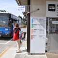 九州產交巴士車站在阿蘇駅的右側，包括九州橫斷巴士以及阿蘇地區的觀光巴士都在此上下車
