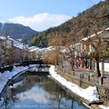 「城崎温泉」 位於兵庫県北部的位置，隸屬於山陰海岸国立公園内的豊岡市，是一個擁有約1300年歴史、年間100萬以上観光客造訪、日本屈指可數的温泉名所。
