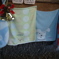 挑選自己喜歡的手帕或大小毛巾，這裡提供免費繡上自己日文或英文名字的服務，結帳後，等十分鐘後回來拿。我也做了兩條兔子的唷~~(耶~戰利品之一，十足凸顯自戀的性格!!)