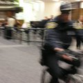 舊金山機場內警察騎腳踏車巡邏