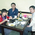和三位舅舅及媽媽祭拜阿公後,在金山吃午餐-2010.3.27