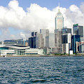 九龍天星碼頭坐渡輪至香港，香港美景依舊，但東方明珠內涵，早已不復往昔。