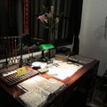 新天地理的屋里廂展現老上海人的書桌擺飾，貴氣但樸實