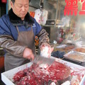 南京菜市場被刮鱗片的魚還一直不停抖動