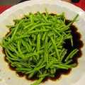 南京獅子橋美食街的盧蒿，吃起來像台灣的水蓮菜