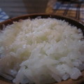 上海滴水洞湖南菜，每一碗飯都是用陶碗直接煮的，米粒晶瑩剔透