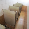 在北京簋街的廁所，沒有門的？..這是觀光客必經之地啊....