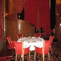雖然是齋戒月，Burj Al Arab的貴客，還是可以掀開紅幔，進入Al Iwan餐廳享受頂級的美食
