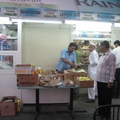 在杜拜公車轉運站，賣外食的小販，為守齋禁食的人準備好晚餐了