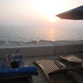 夕陽下，能在杜拜Burj Al Arab帆船飯店的躺椅上享受波斯灣壯闊的美景，真是人生一大樂事。
