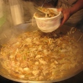 「佛跳牆」是台灣年菜中，食材最豐盛的一道菜，這是市場現煮現賣的平價佛跳牆