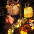 2008年肖鼠，龍山寺的「平安總燈」讓錢鼠來賀年