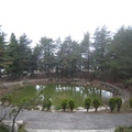 濃霧散開，鍾靈毓秀的水池出現眼前，這就是福壽山農場有名的「天池」