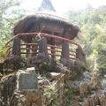 武陵農場的「濯纓亭」旁有一塊石碑，記載著榮民解甲歸田的往事