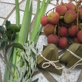避邪的菖蒲、艾葉、榕樹和端午節應時的果品荔枝。