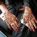 印度婦女的henna染色